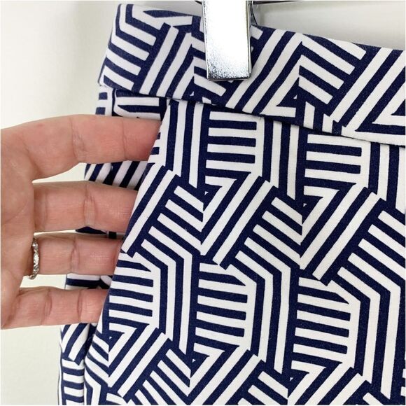 Boden Navy White Geometric Stripe Richmond Shorts Sz 8 - Picture 5 of 12